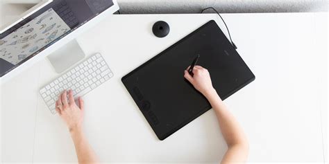 Wacom tablet size and desk setup