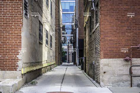 Callahan-inspired alley in Chicago in monochrome
